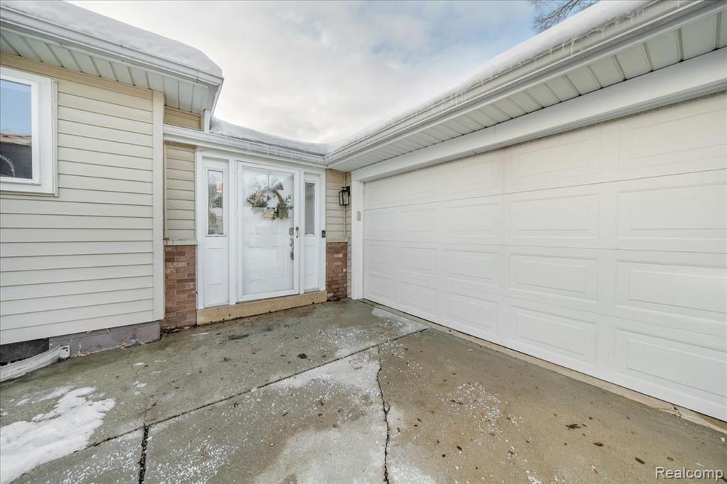 4620 Midland Avenue, Waterford, MI 48329 — Photo 18