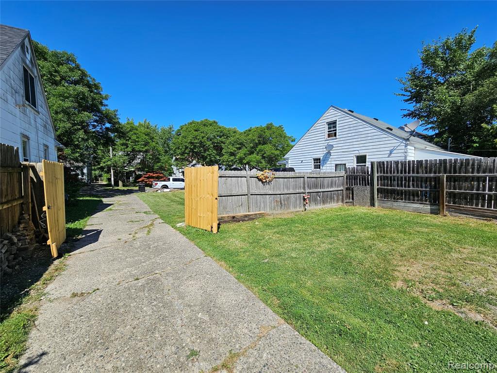 6426 ARTESIAN Street, Detroit, MI 48228 — Photo 18