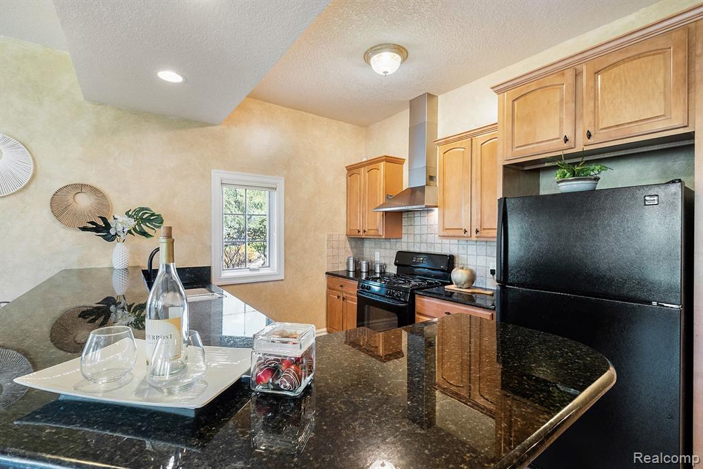 8294 WARWICK GROVES, Grand Blanc, MI 48439 — Photo 51