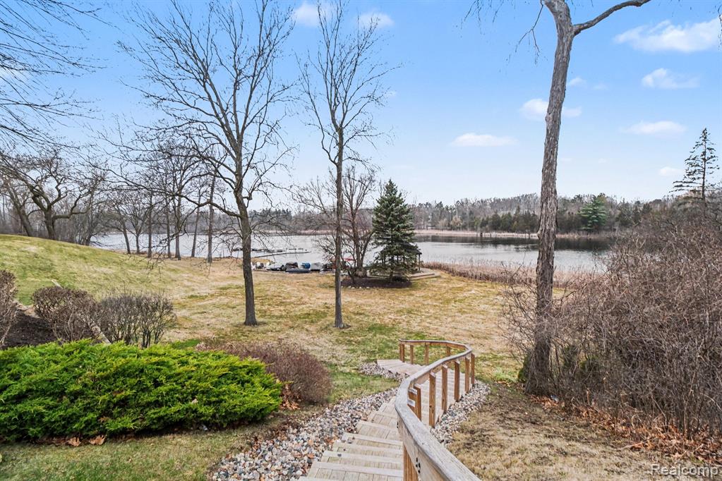 5080 Mirror Lake Court, West Bloomfield, MI 48323 — Photo 36