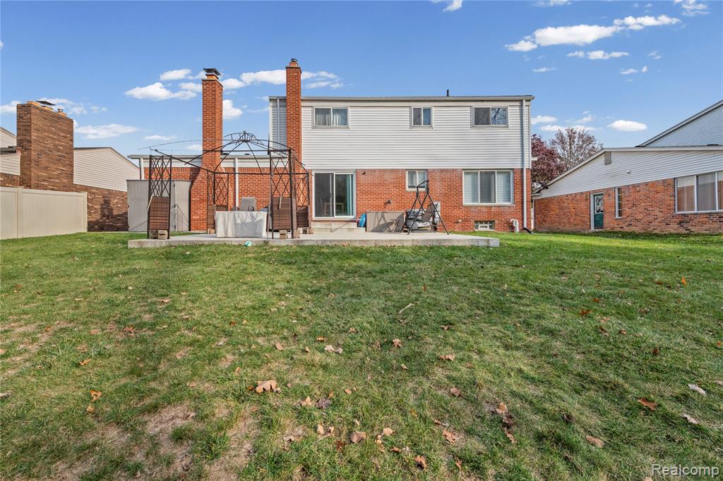 18250 Ryanwood Drive, Riverview, MI 48193 — Photo 32