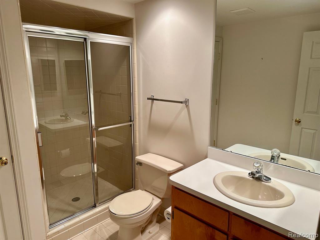 6763 BERRY POINTE Drive, Clarkston, MI 48348 — Photo 37
