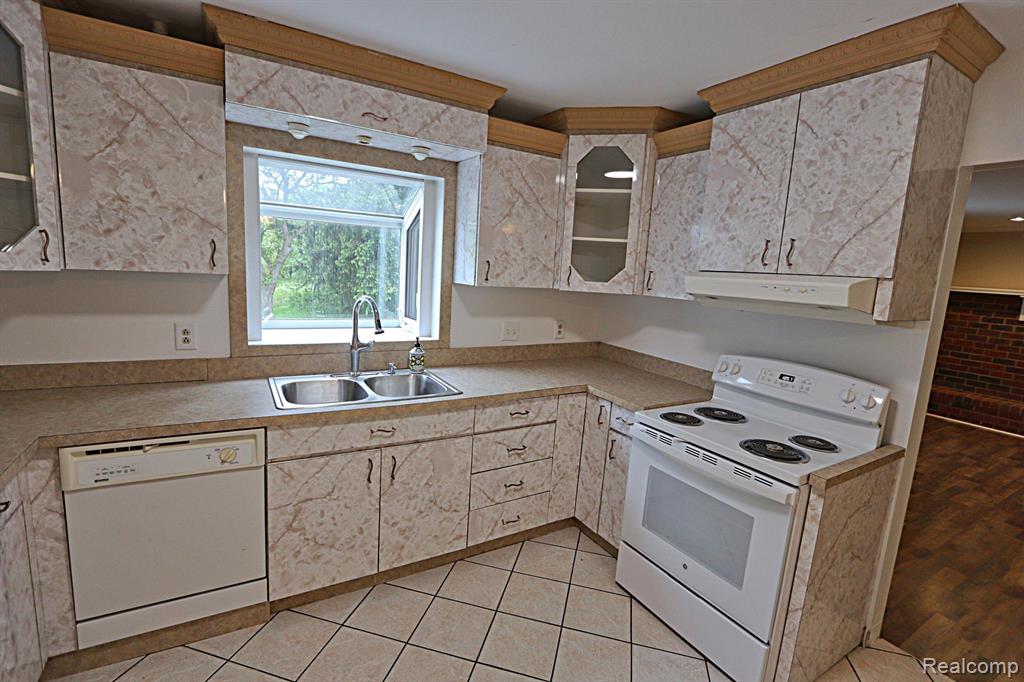 4003 OLD DOMINION Drive, West Bloomfield, MI 48323 — Photo 15