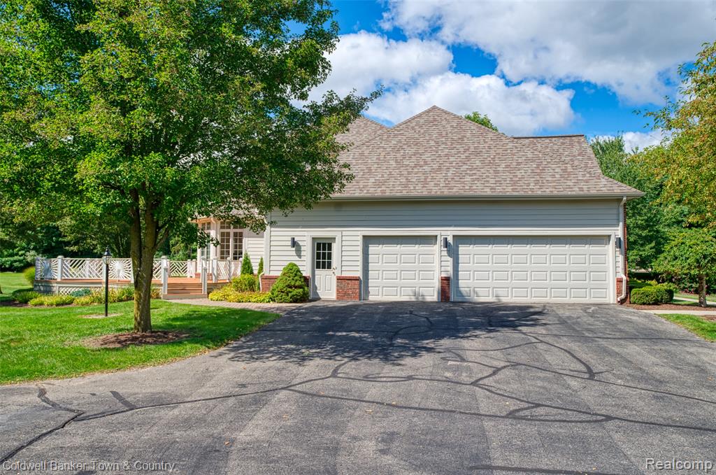4692 Edinburgh Drive, Howell, MI 48843 — Photo 33