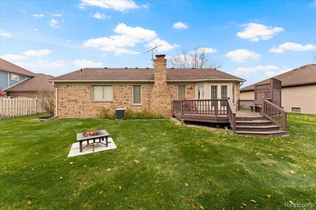 40643 WOODSIDE Drive, Clinton Twp, MI 48038 — Photo 23