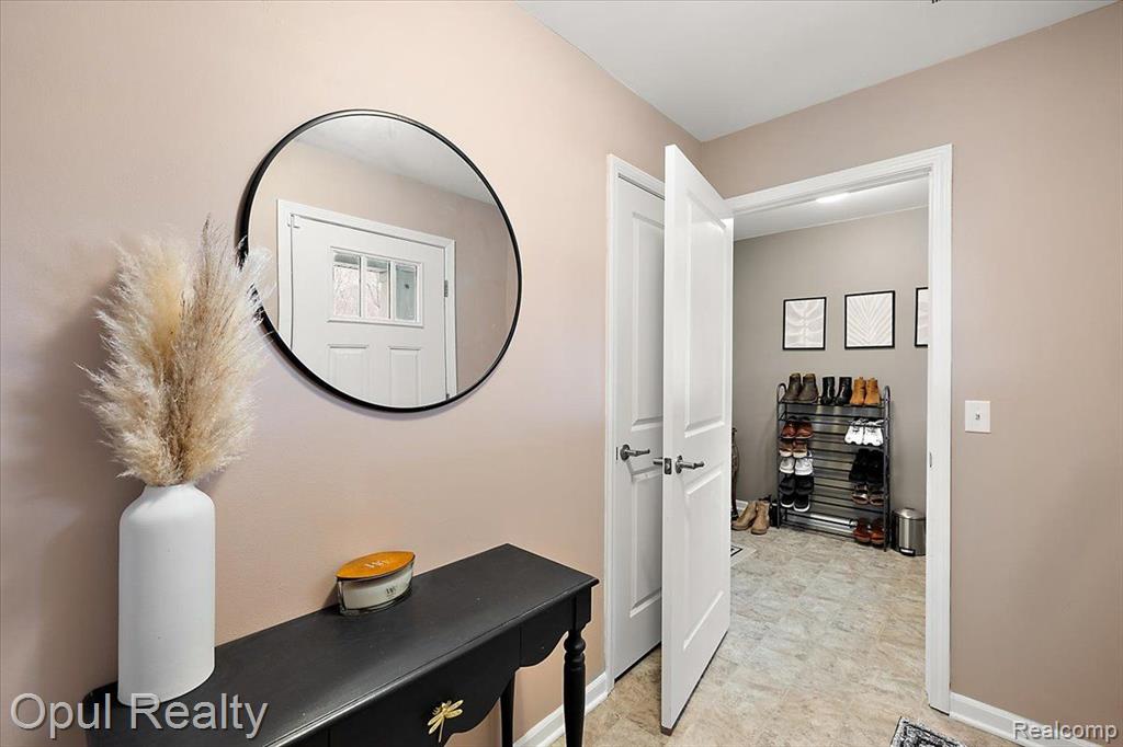 442 N WIXOM Road, Wixom, MI 48393 — Photo 6