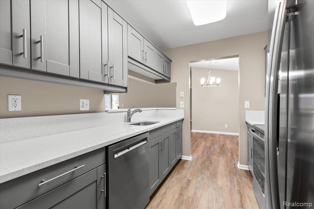 4648 BERKSHIRE Drive, Sterling Heights, MI 48314 — Photo 16