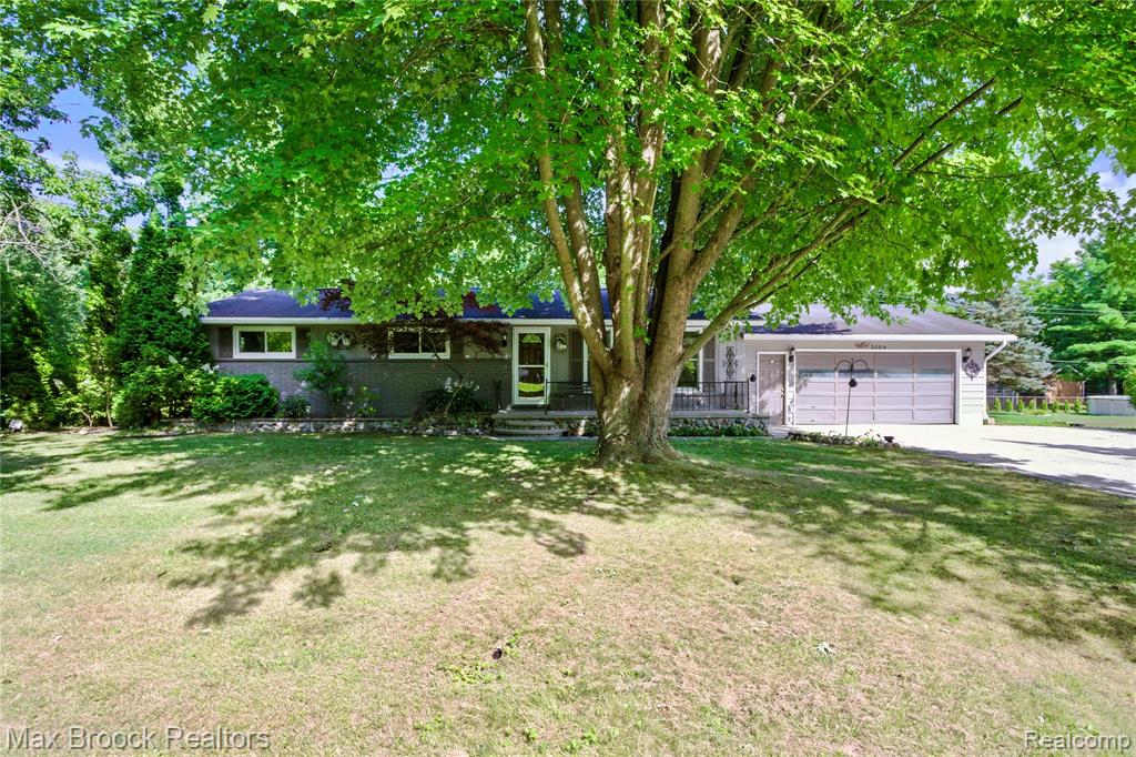 3084 E Hillcrest Drive, Clyde, MI 48049 — front exterior