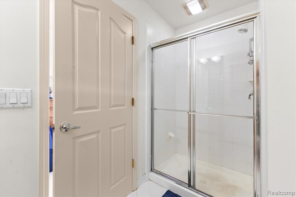 7555 Windgate Circle, West Bloomfield, MI 48323 — Photo 54