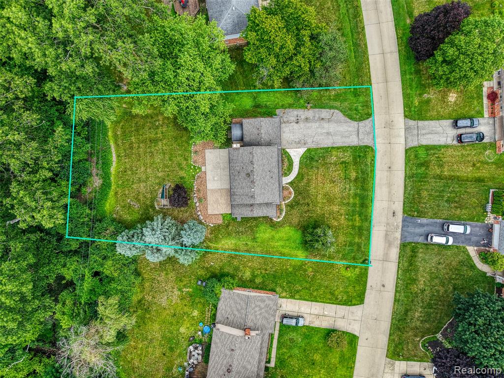 4276 Macqueen Drive, West Bloomfield, MI 48323 — Photo 2