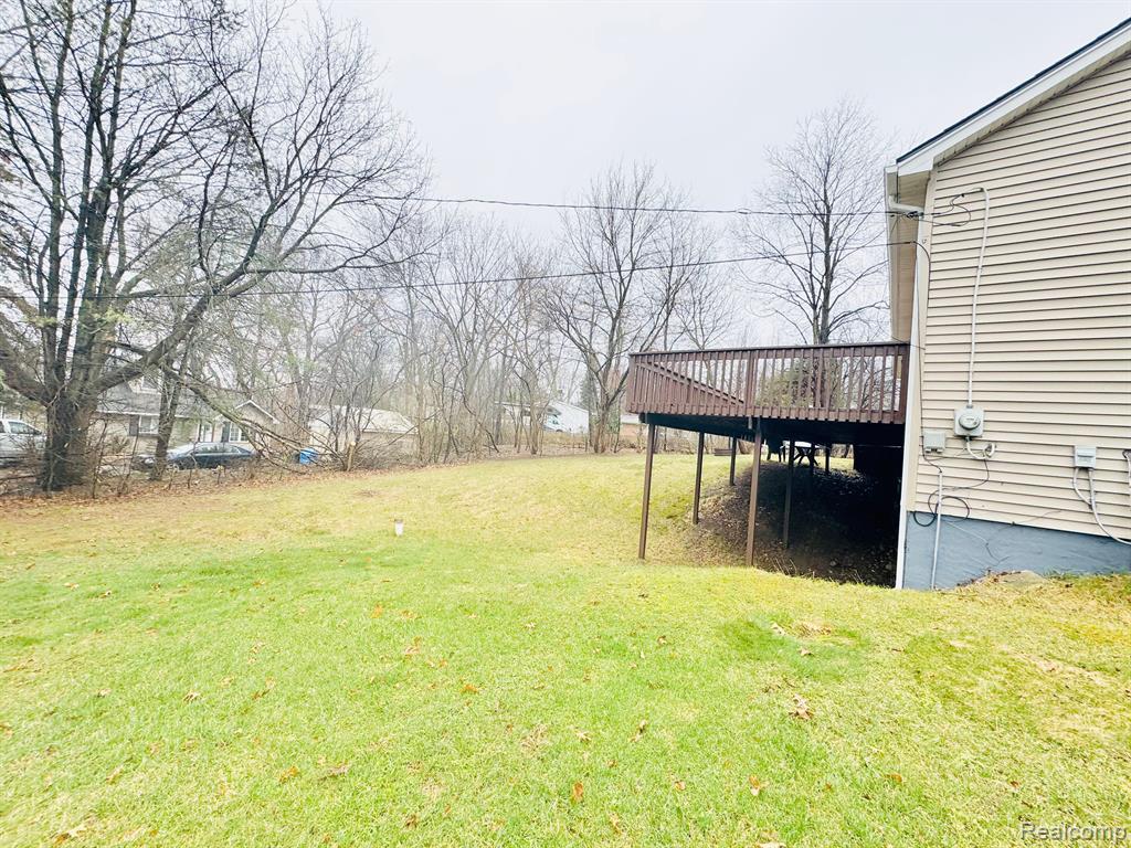 562 HALF ACRE Drive, Milford, MI 48380 — Photo 21
