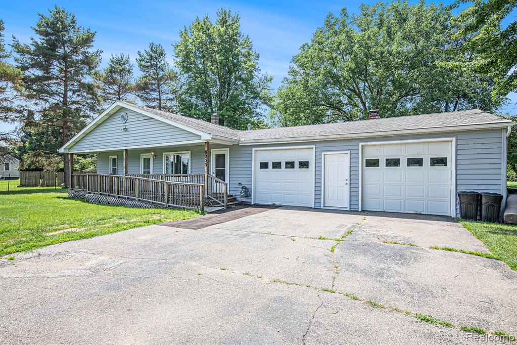 8233 N Genesee Road, Mount Morris, MI 48458 — Photo 2