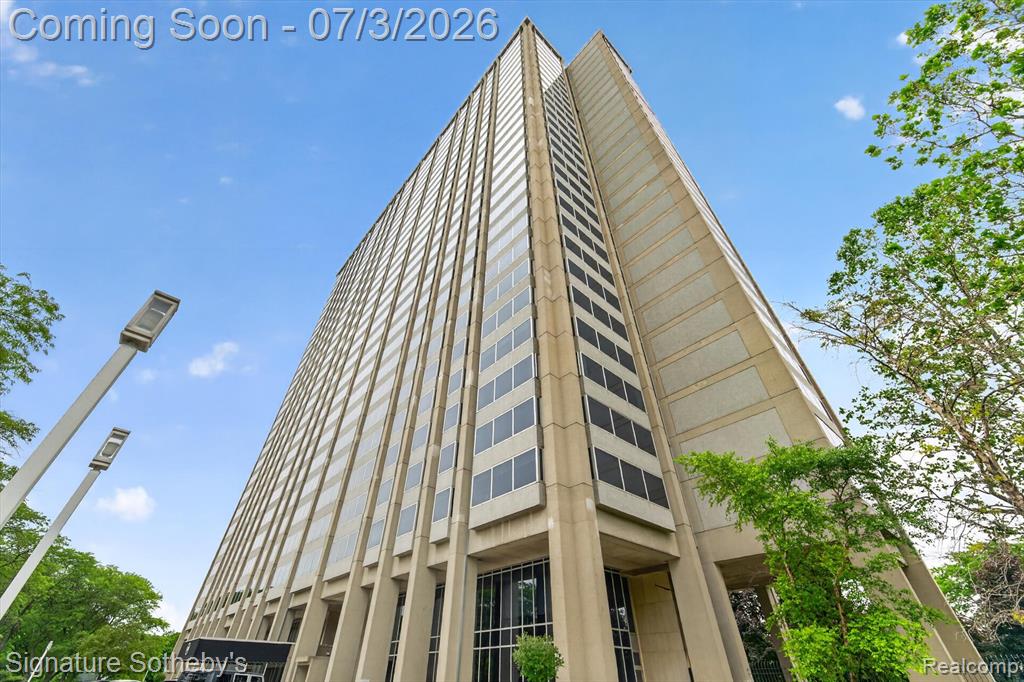 1300 E Lafayette Street, 912, Detroit, MI 48207 — Photo 41