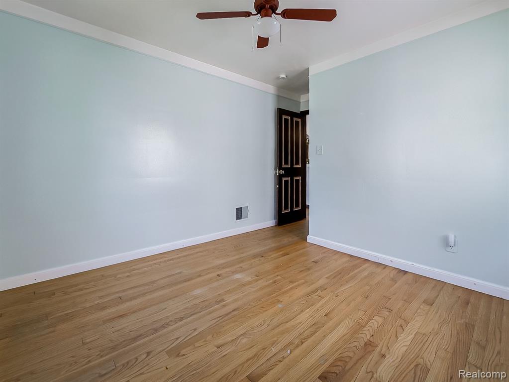 6701 HEYDEN Street, Dearborn Heights, MI 48127 — Photo 8