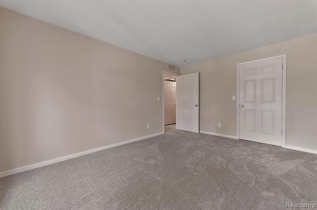 46254 CAVALIER Drive, Macomb, MI 48044 — Photo 26