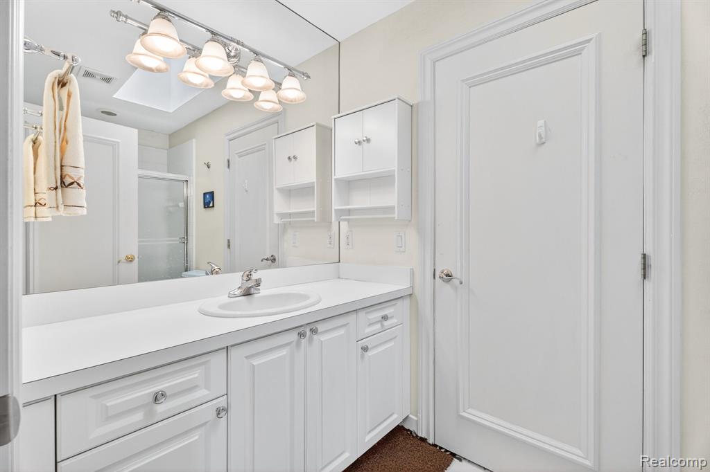 2562 Sequoia Court, Bloomfield, MI 48304 — Photo 33