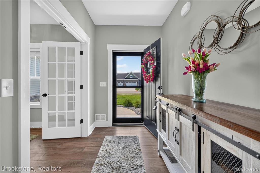 9830 Loretta Lane, South Lyon, MI 48178 — Photo 5