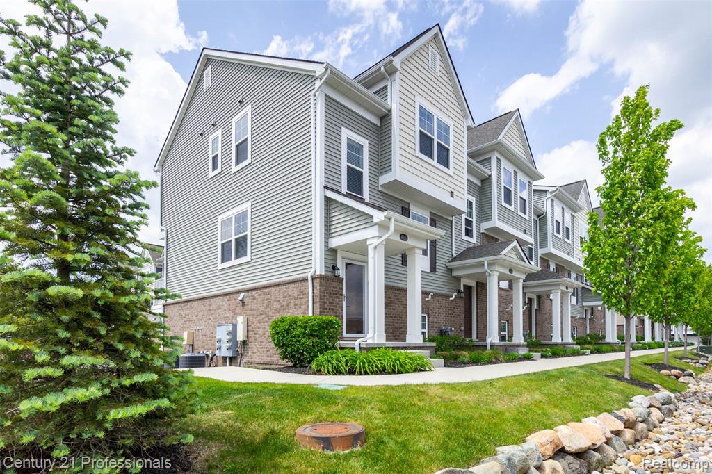 4918 TREESIDE Lane, Troy, MI 48098