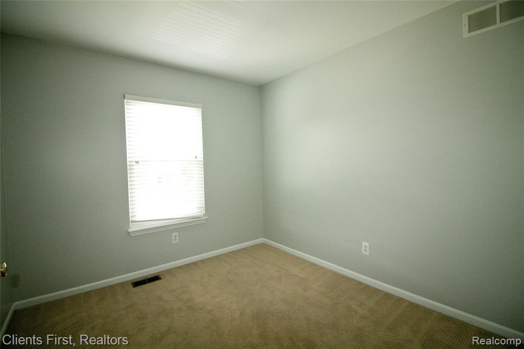 8543 Barrington Drive, Ypsilanti, MI 48198 — Photo 29