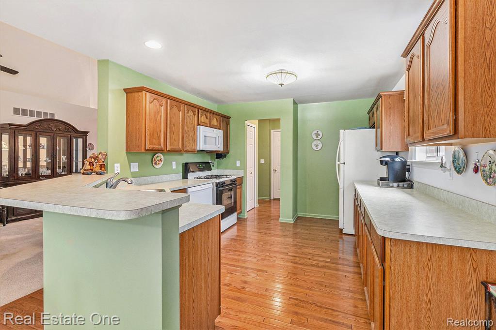 1153 ANDOVER Circle, Commerce Twp, MI 48390 — Photo 13