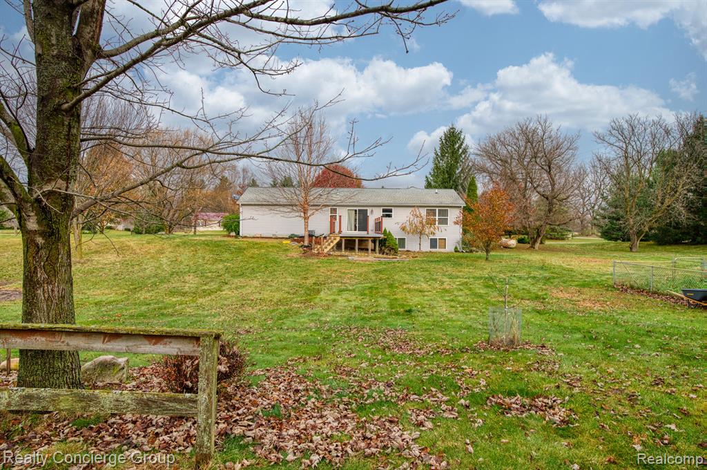 10065 REDHAWK, Perry, MI 48872 — Photo 28