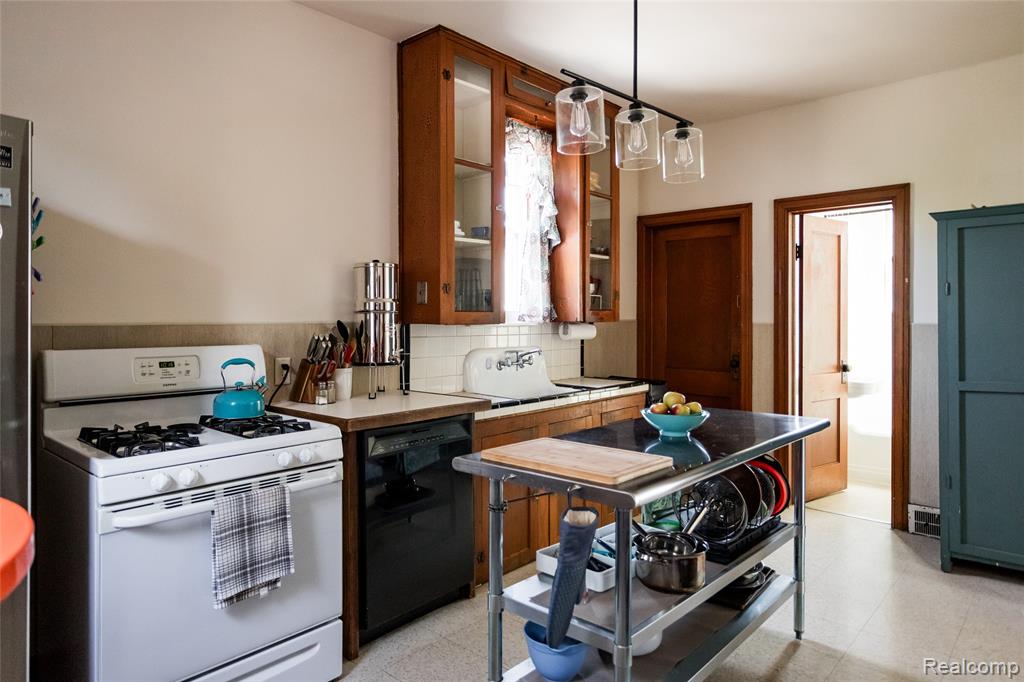 5045 Caniff Street, Hamtramck, MI 48212 — Photo 10