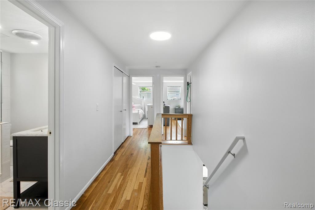 7027 Beverly Crest Drive, West Bloomfield, MI — Photo 12