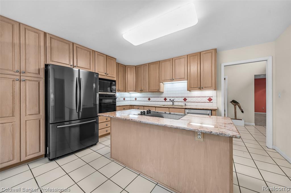 6560 Pleasant Lake Court, 11, West Bloomfield, MI — Photo 32