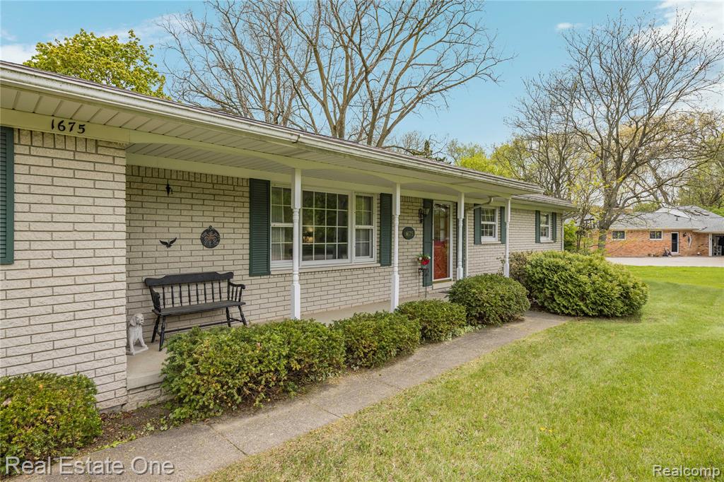 1675 Ledbury Drive, Bloomfield Hills, MI 48304 — Photo 50