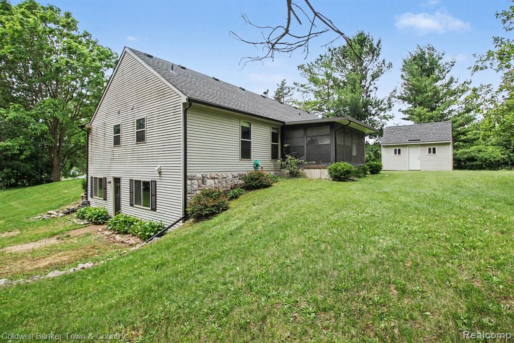 332 Triangle Lake Road, Howell, MI 48843 — Photo 3