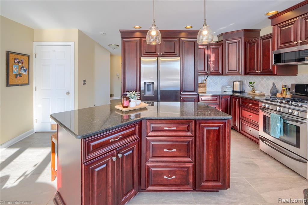 2051 E Oakwood Road, Oxford, MI 48370 — Photo 22