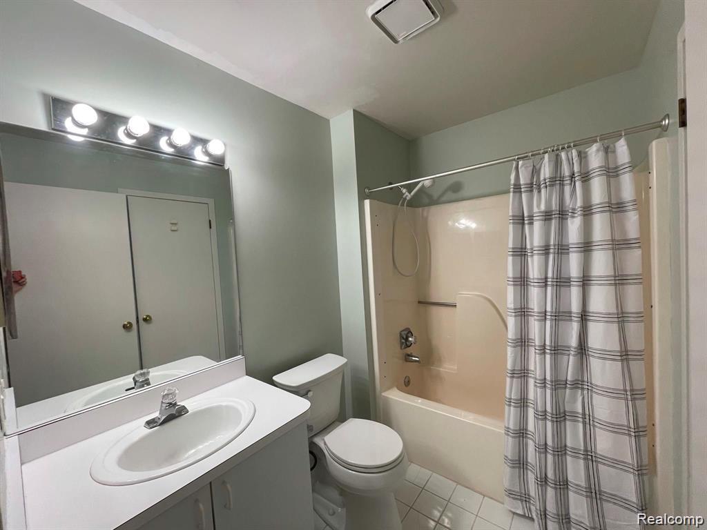 41390 Clinton Drive, Novi, MI — Photo 10