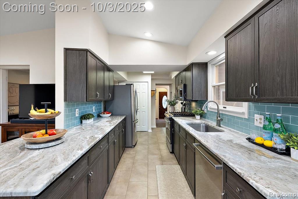 13154 Kingston Avenue, Huntington Woods, MI — Photo 19