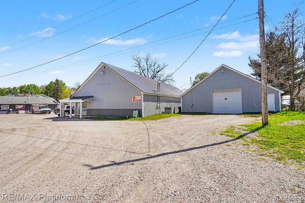 3552 Avon Street, Hartland, MI 48353 — Photo 36