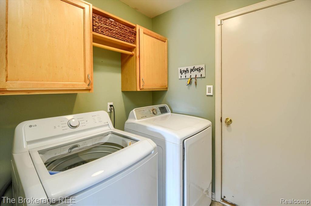 8089 PENINSULA Circle, Grand Blanc, MI 48439 — Photo 30