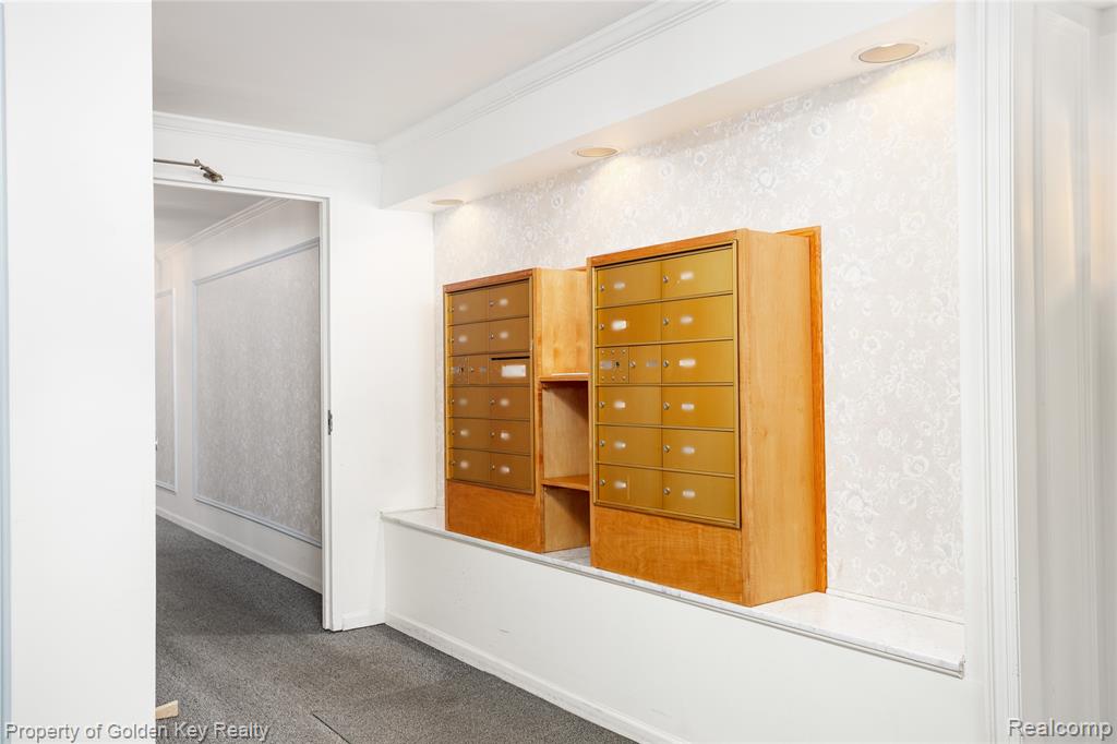 19710 W Thirteen Mile Road, 102, Beverly Hills, MI 48025 — Photo 5
