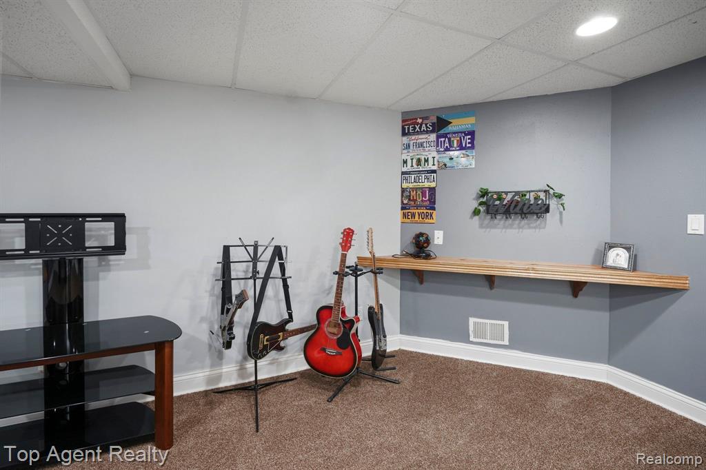 445 LEXINGTON Drive, Rochester Hills, MI 48307 — Photo 34