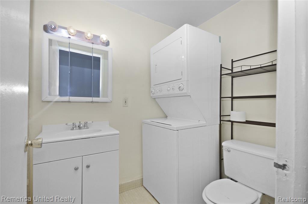 31831 Grand River Avenue, 58, Farmington, MI 48336 — Photo 10