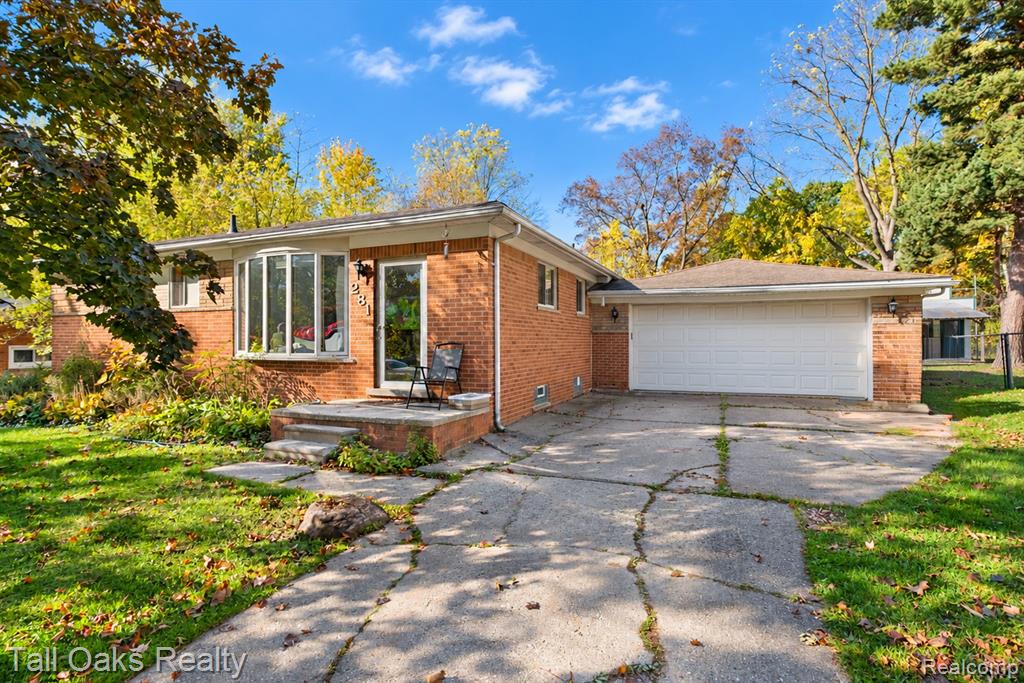 281 Lorberta Lane, Waterford, MI 48328