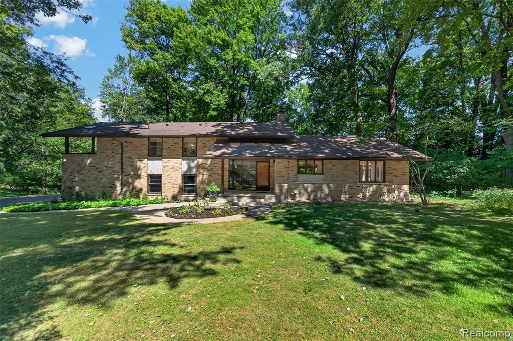 7388 Lindenmere Drive, Bloomfield Hills, MI 48301