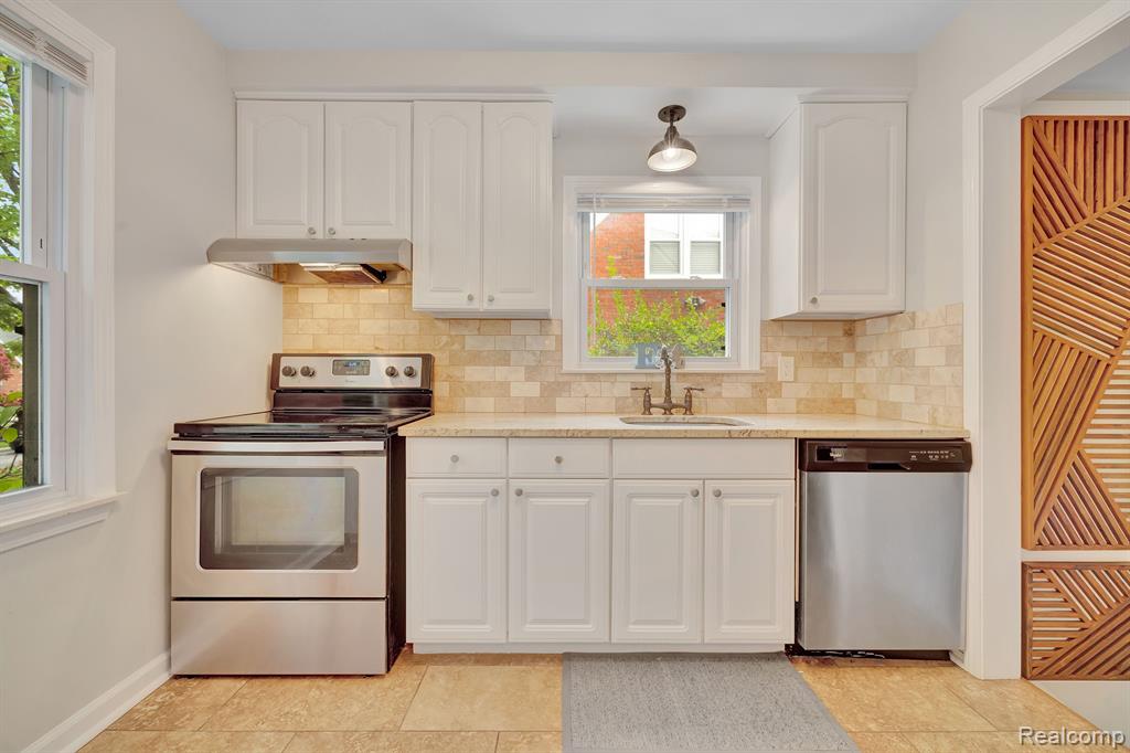 4423 Groveland Avenue, Royal Oak, MI 48073 — Photo 9