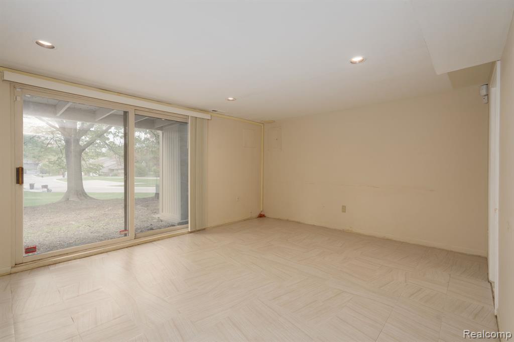 4343 Foxpointe Drive, West Bloomfield, MI 48323 — Photo 34
