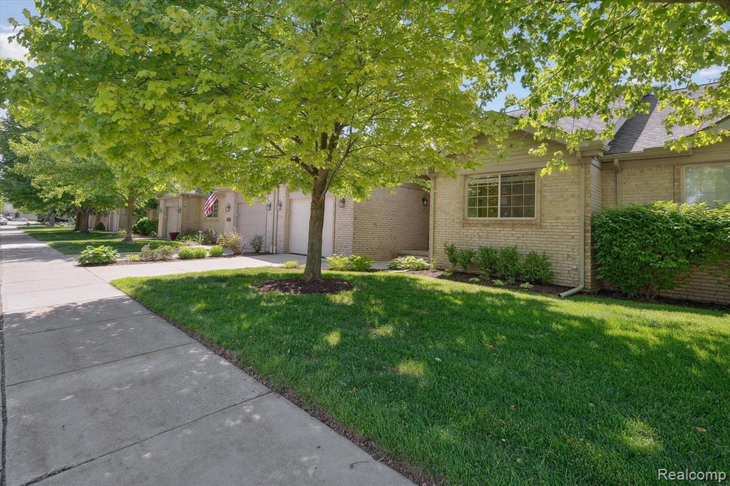 22270 QUAIL RUN Circle, 2, South Lyon, MI 48178 — Photo 3