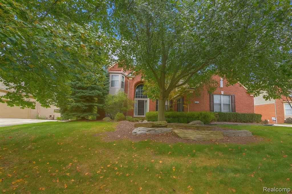 5401 Creekmonte Drive, Oakland, MI 48306 — Photo 2
