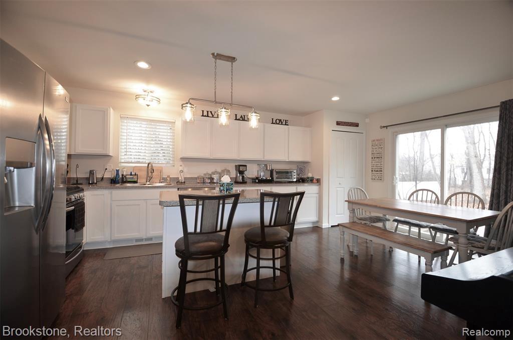 350 Fountain Park Drive, Waterford, MI 48327 — Photo 12