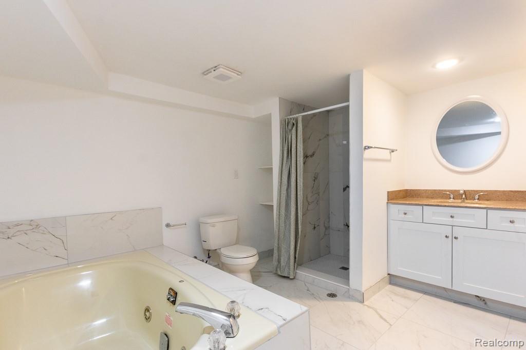 5394 Pond Bluff Drive, West Bloomfield, MI 48323 — Photo 38