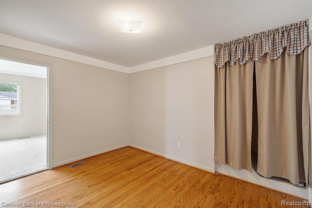 8536 Blackburn Drive, Westland, MI — Photo 16