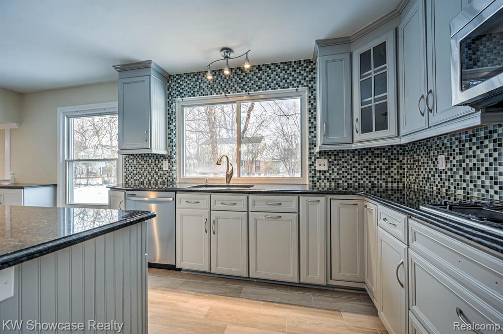 4238 STILL MEADOW Lane, West Bloomfield, MI 48323 — Photo 16