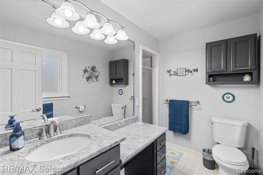 5401 S Sycamore Drive, Burton, MI 48509 — Photo 32