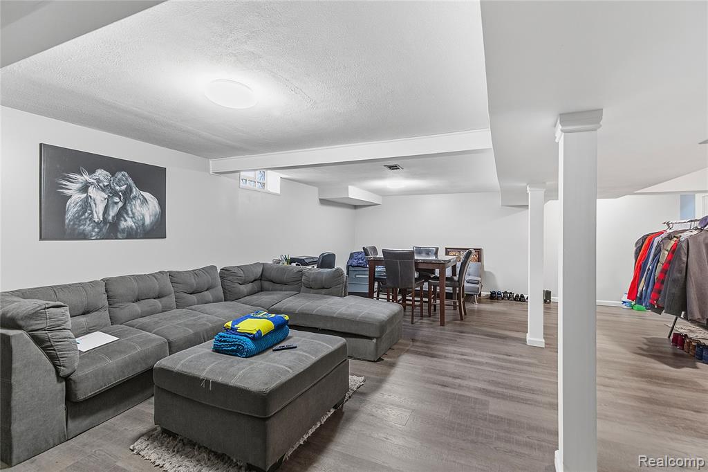 10039 Farley, Redford, MI 48239 — Photo 19